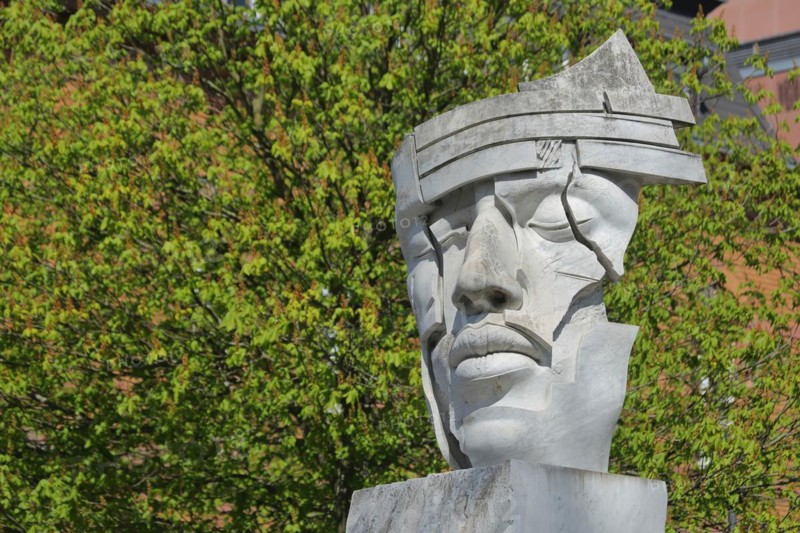 Sculpture Re Africano by Gunther Stilling 1995