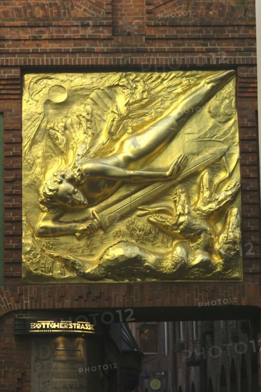 Bremen Boettcherstrasse Entrance of the Lightbringer