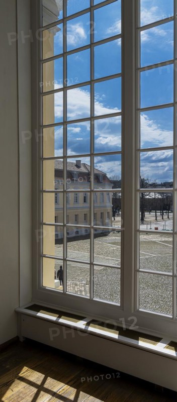 Floor window in the upper round hall