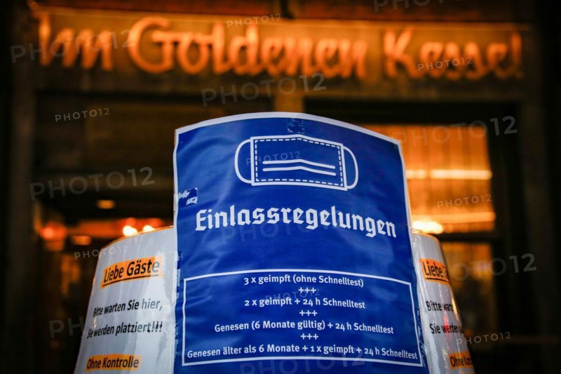 A sign outside a pub indicates the new catering access restrictions to combat the COVID-19 pandemic in Duesseldorf