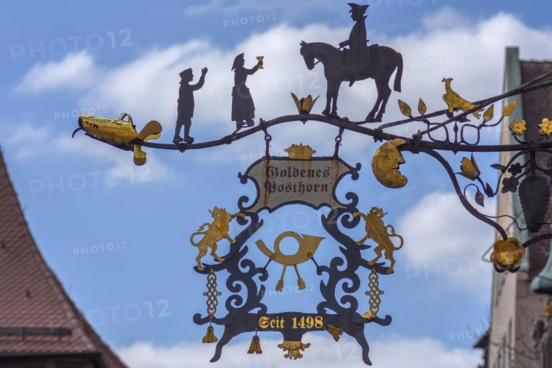 Historical nose sign from the Goldenes Posthorn Inn