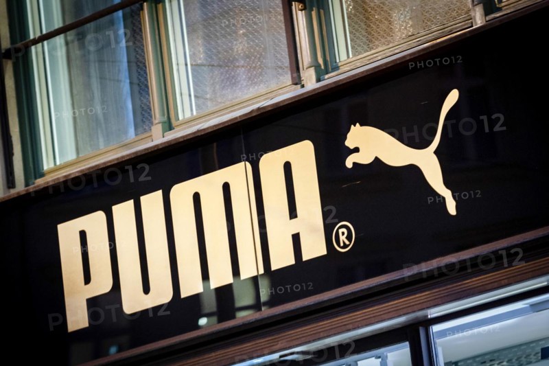The logo of the sporting goods manufacturer PUMA in a branch in Berlin