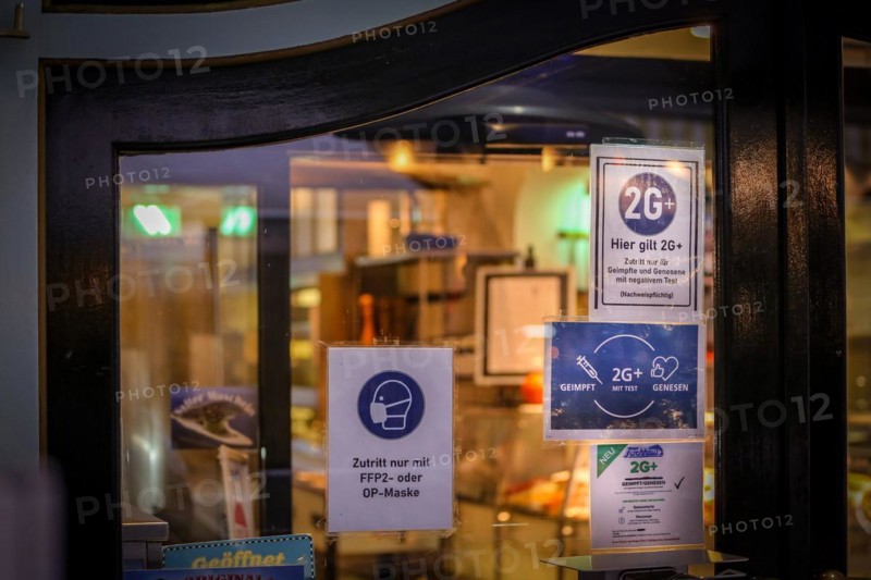A sign outside a pub indicates the new catering access restrictions to combat the COVID-19 pandemic in Duesseldorf