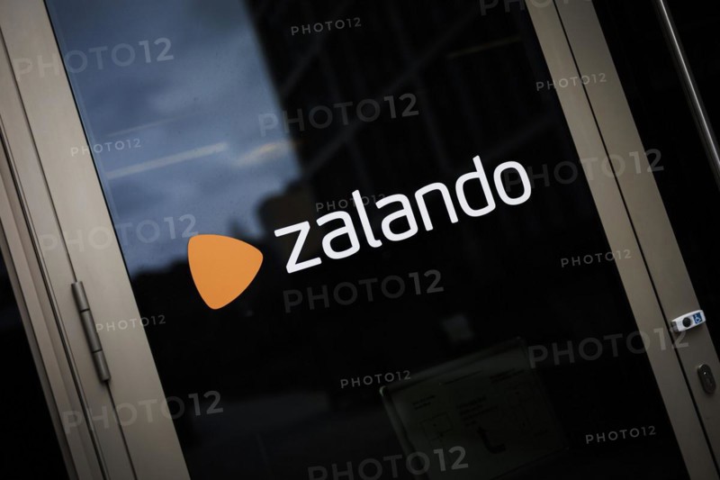 The lettering of the Zalando company at their location in Berlin. 04.02.2022.