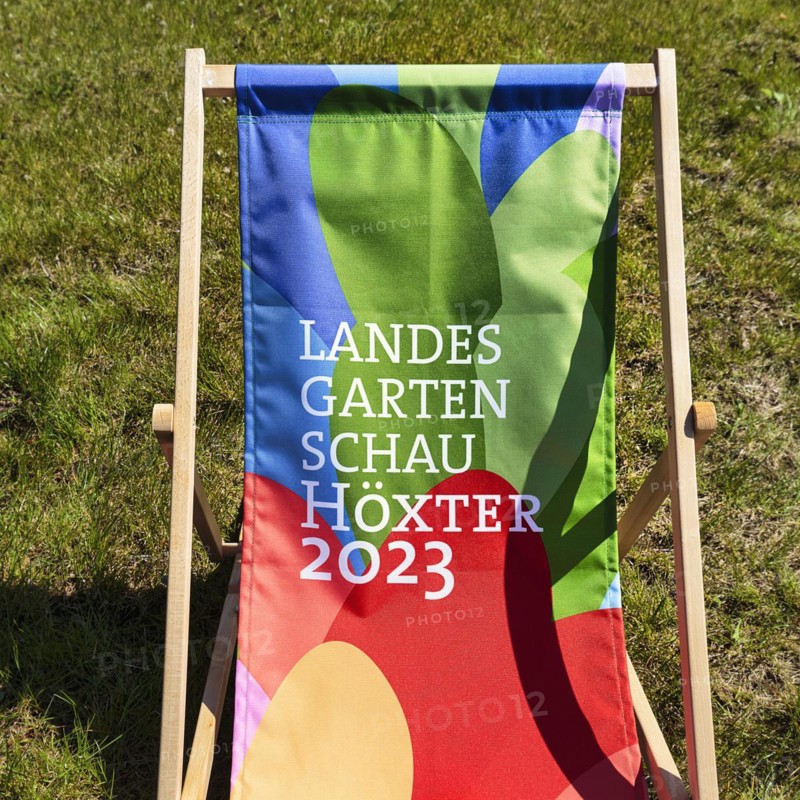 Lettering Landesgartenschau Hoexter 2023 on a deck chair