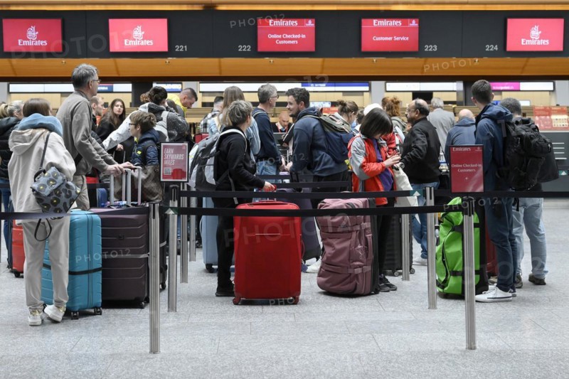 Airport Passengers Emirates Check-in