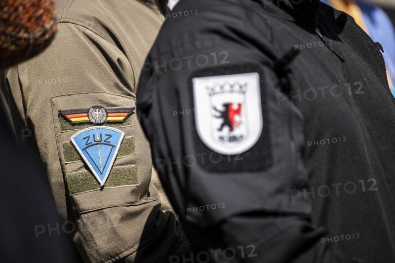 Members of the special unit Zentrale Unterstuetzungsgruppe Zoll