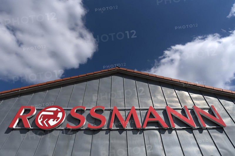 Company logo on a branch of the Rossmann company