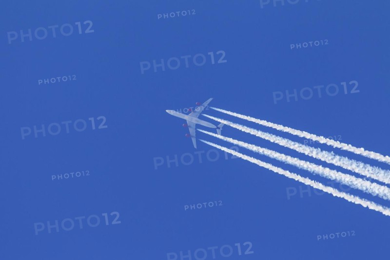 Engine exhaust contrails