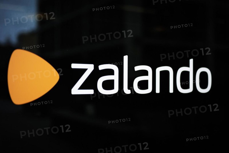 The lettering of the Zalando company at their location in Berlin. 04.02.2022.