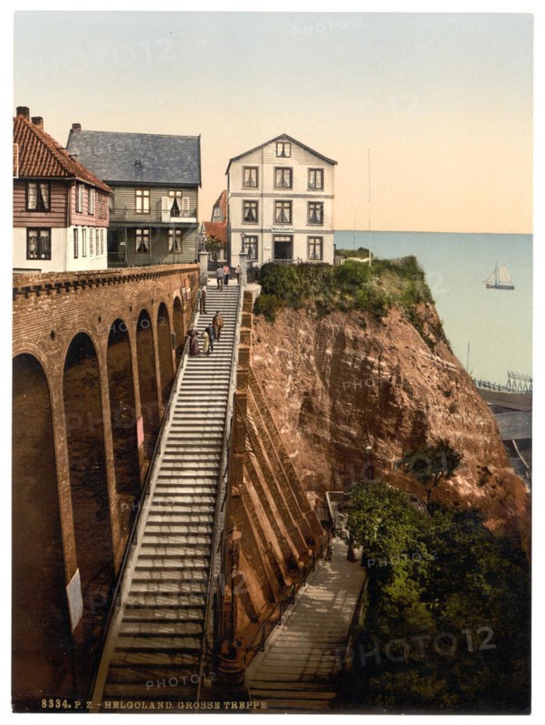 The grand staircase to the harbour