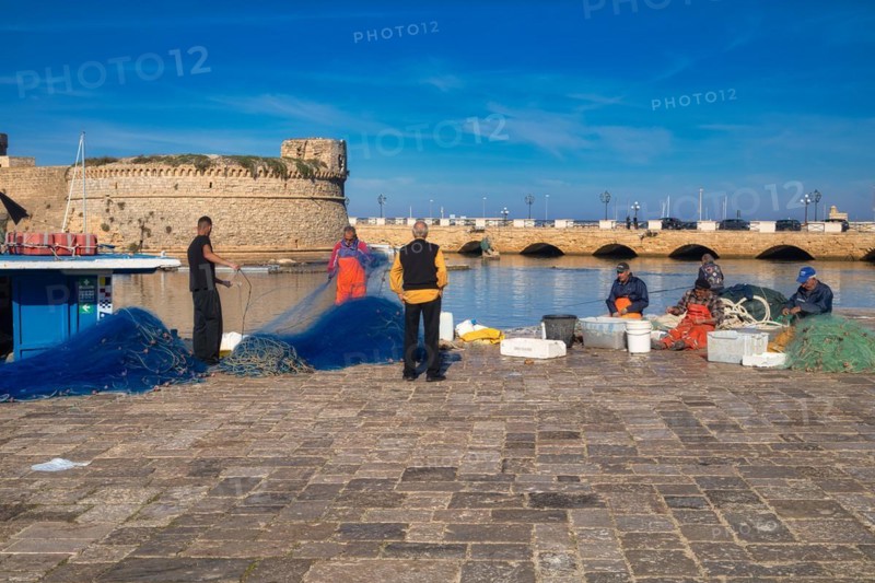 Fishermen in front of Castelo in the fishing port of Gallipoli