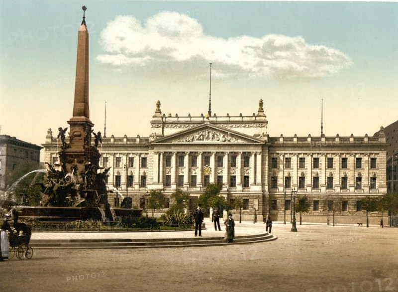 University and Mendebrunnen in Leipzig