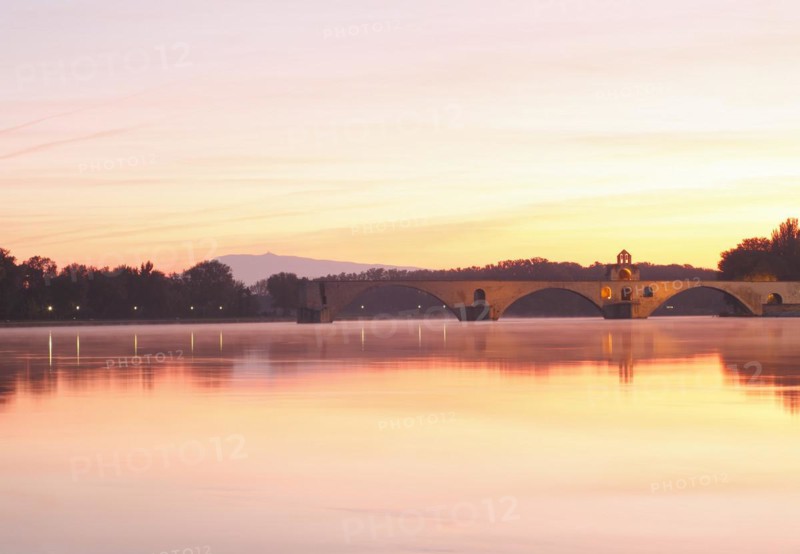 Pont St.-Benetzet at sunrise
