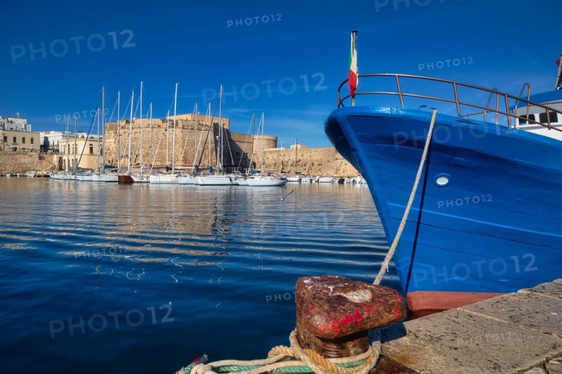 Fishing boat in front of Castelo in the fishing port of Gallipoli