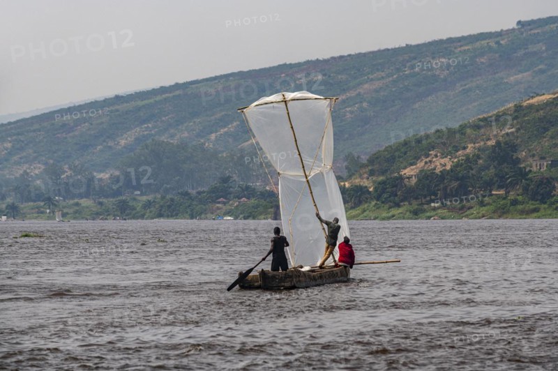 Improvised sailing boat on the Congo river