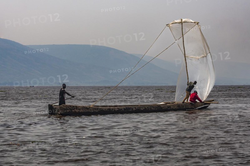 Improvised sailing boat on the Congo river