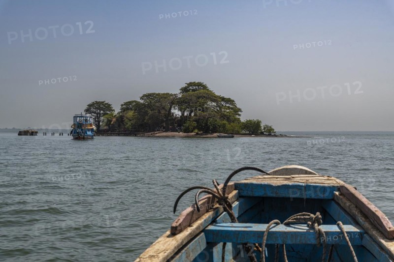 Boats approaching Unesco site Kunta Kinteh or James island