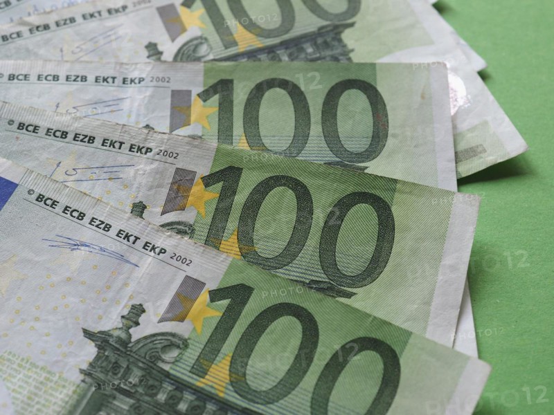 100 Euro banknotes money