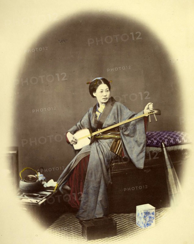 Girl playing the samisen