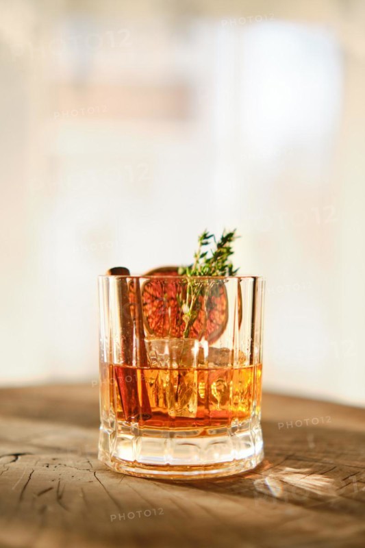 Spicy and sour bourbon and ice sunny cocktail