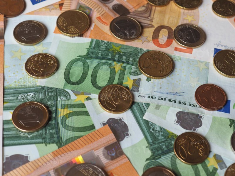 50 and 100 Euro notes and coins