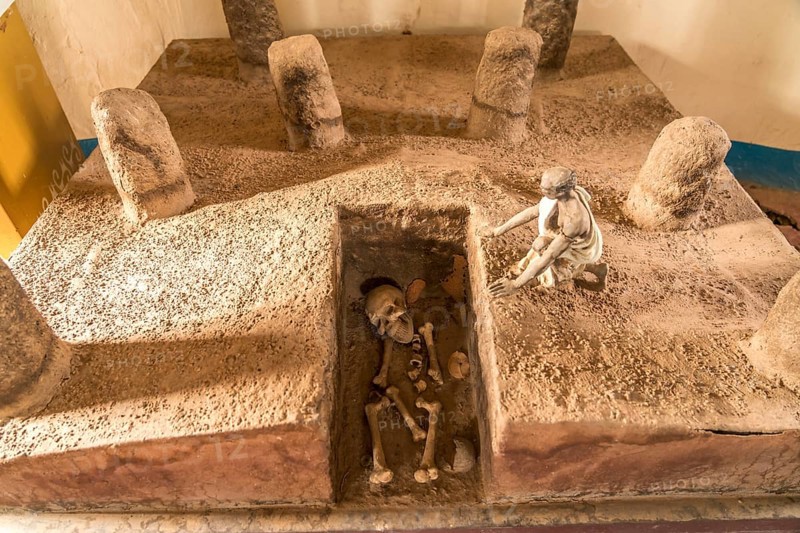 Model of a burial site under the stone circles of Wassu
