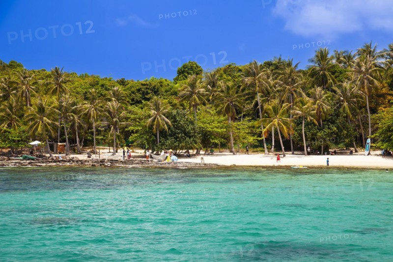 Beach of the Island May Rut Trong