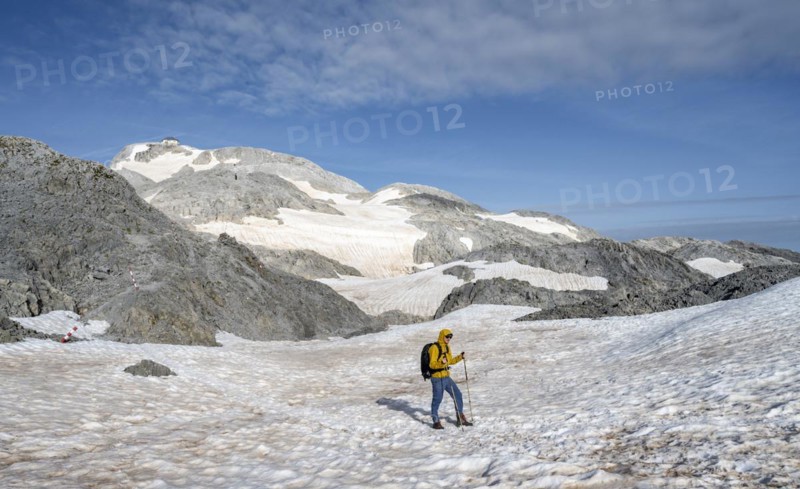 Mountaineers climbing the Hochkoenig in a snowfield