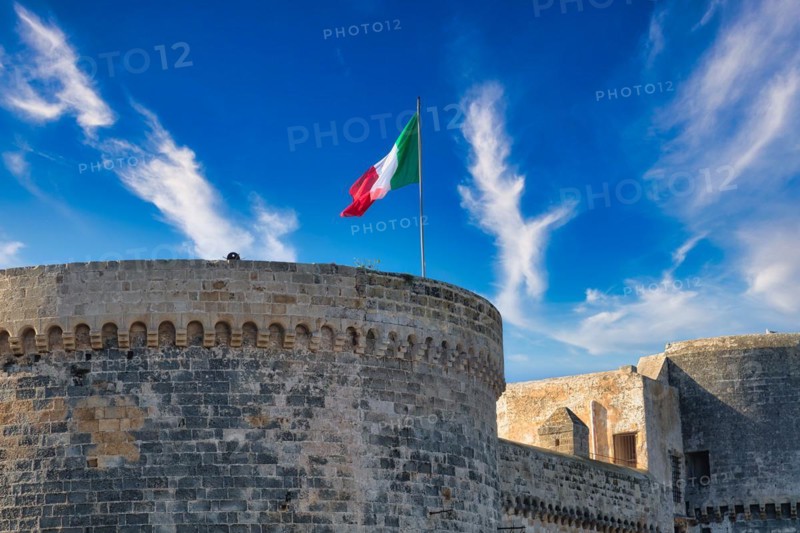 Italian flag on the Castelo in the fishing port of Gallipoli