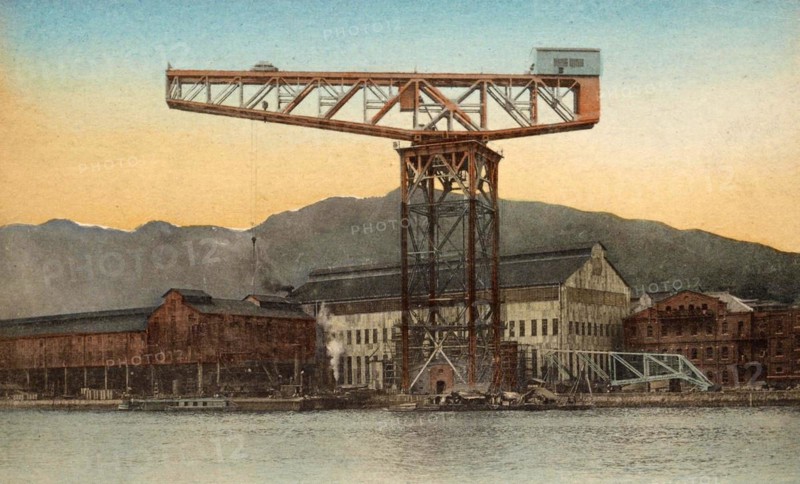 Large crane of the Mitsubishi shipyard