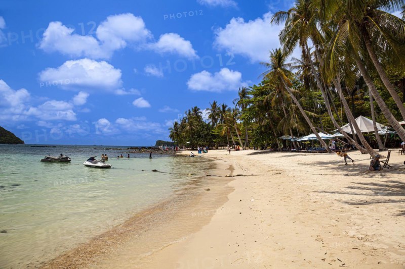 Beach of the Island May Rut Trong