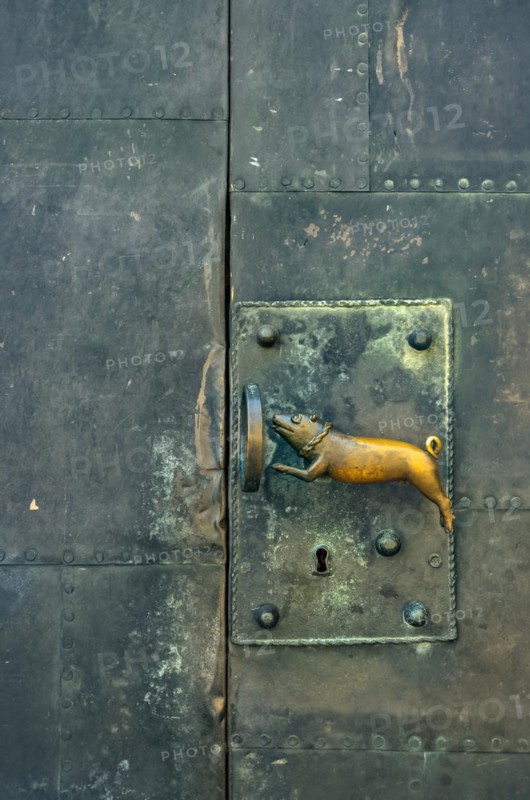 Door handle created by the sculptor Heinrich Apel in the 1970s