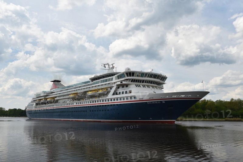 Cruise with cruise ship Balmoral through the Kiel Canal