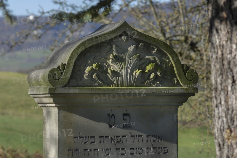 Jewish symbol on a gravestone