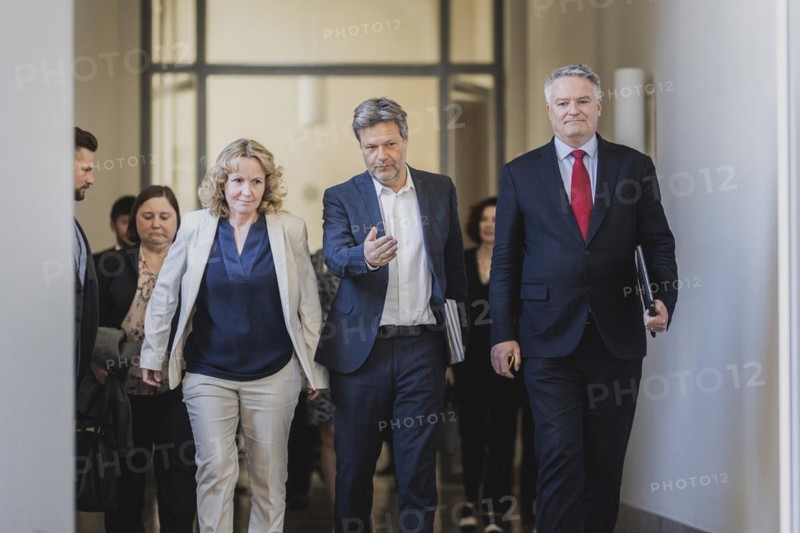 (L-R) Steffi Lemke (Buendnis 90 Die Gruenen), Federal Minister for the Environment, Nature Conservation, Nuclear Safety and Consumer Protection, Robert Habeck (Buendnis 90 Die Gruenen), Federal Minister for Economic Affairs and Climate Protection and Vice Chancellor, and Mathias Cormann, Secretary-General of the OECD (Organisation for Economic Co-operation and Development), recorded at the press conference prior to the handover of the OECD Environment Review Report to the Federal Minister for the Environment and the OECD Economic Report to the Federal Minister for Economic Affairs