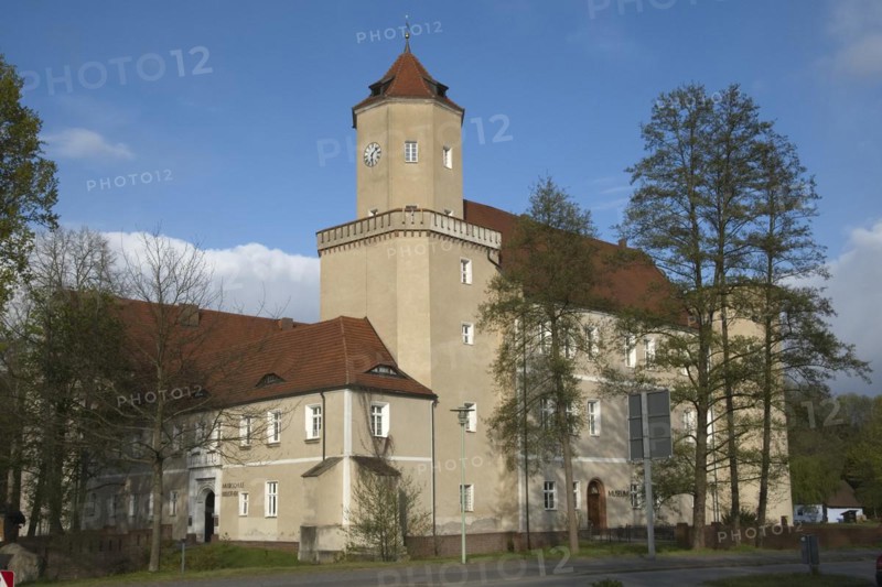 Spremberg Castle in the centre of Spremberg is home to the district library of the Spree-Neisse district and the Lower Lusatian Heath Museum. Niederlausitz