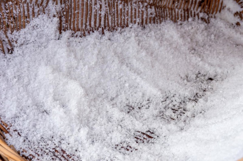 Fresh salt or sodium chloride