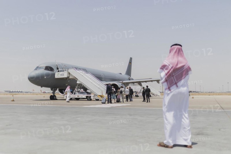 A man in traditional dress photographed in front of the Airbus A321 of the Air Force in Jeddah