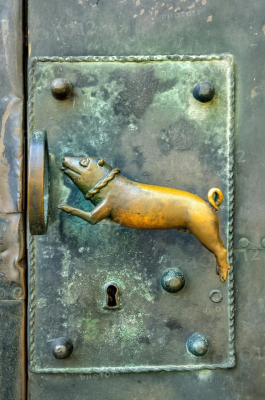 Door handle created by the sculptor Heinrich Apel in the 1970s