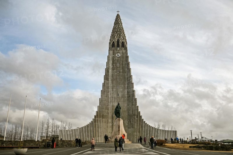 Hallkrimskirche and statue of Leif Eriksson in Reykjavik