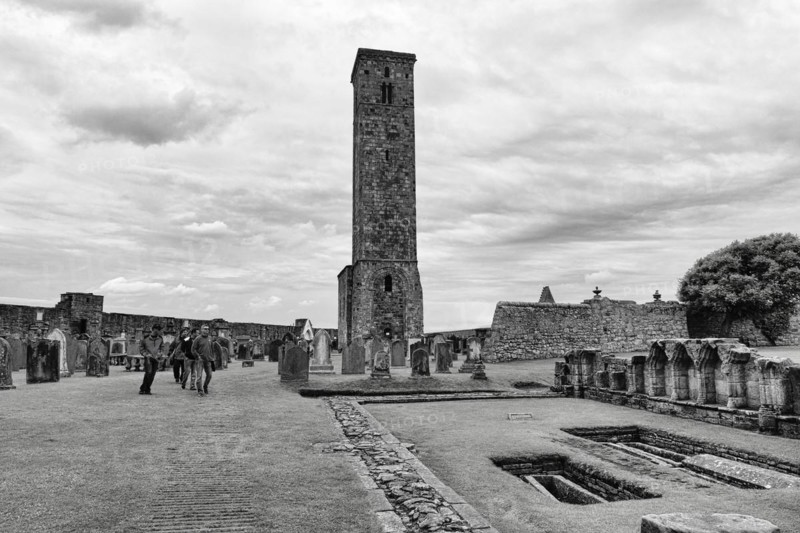 Tourists in front of ruined cathedral