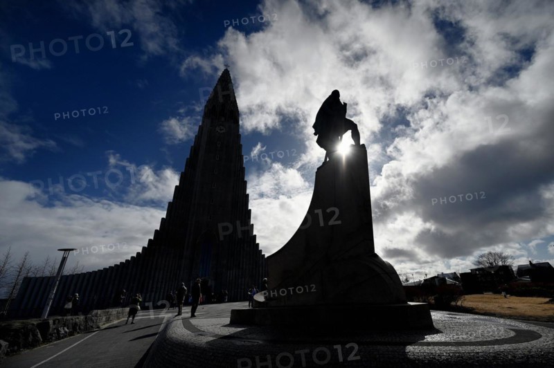 Hallkrimskirche and statue of Leif Eriksson in Reykjavik