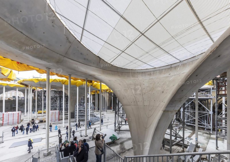 Concrete chalice pillar in the underground platform hall
