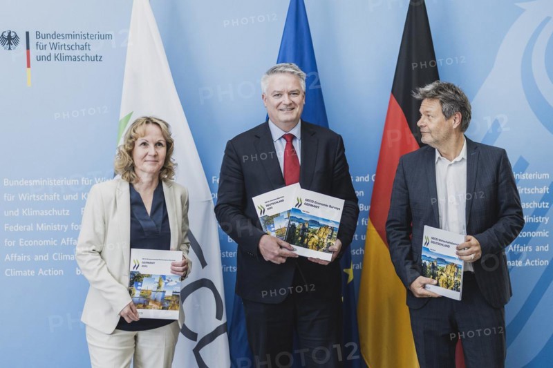 (L-R) Steffi Lemke (Buendnis 90 Die Gruenen), Federal Minister for the Environment, Nature Conservation, Nuclear Safety and Consumer Protection, Mathias Cormann, Secretary-General of the OECD (Organisation for Economic Co-operation and Development), and Robert Habeck (Buendnis 90 Die Gruenen), Federal Minister for Economic Affairs and Climate Protection and Vice-Chancellor, recorded at the press conference on the handover of the OECD Environmental Report to the Federal Minister for the Environment and the OECD Economic Report to the Federal Minister for Economic Affairs