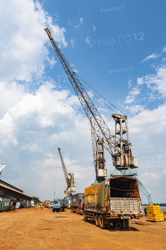 Old cranes in the Port of Kisangani