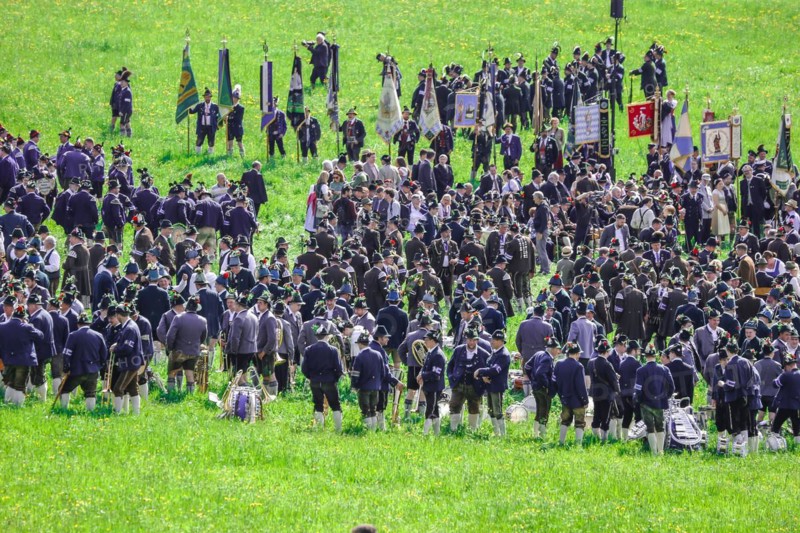Mountain riflemen gather at the patron saint's day in a meadow near Gmund am Tegernsee