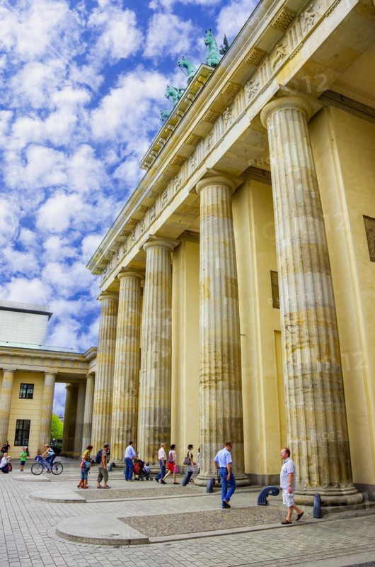 Tourist situation in front of the Brandenburg Gate