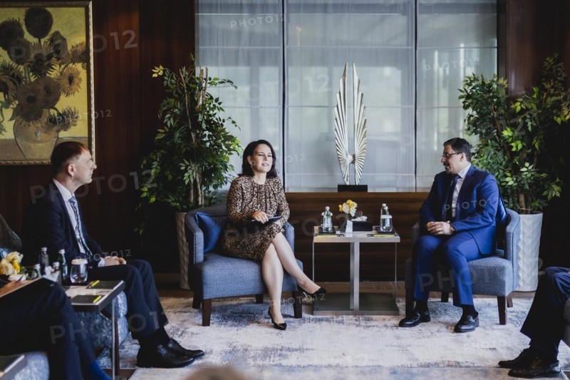 (L-R) Annalena Baerbock (Buendnis 90 Die Gruenen), German Foreign Minister, and Ahmed Awadh bin Mubarak, Foreign Minister of Yemen, photographed during a joint meeting in Jeddah, 16 May 2023. Baerbock is travelling to Saudi Arabia and Qatar during her three-day trip., Jeddah, Saudi Arabia, Asia
