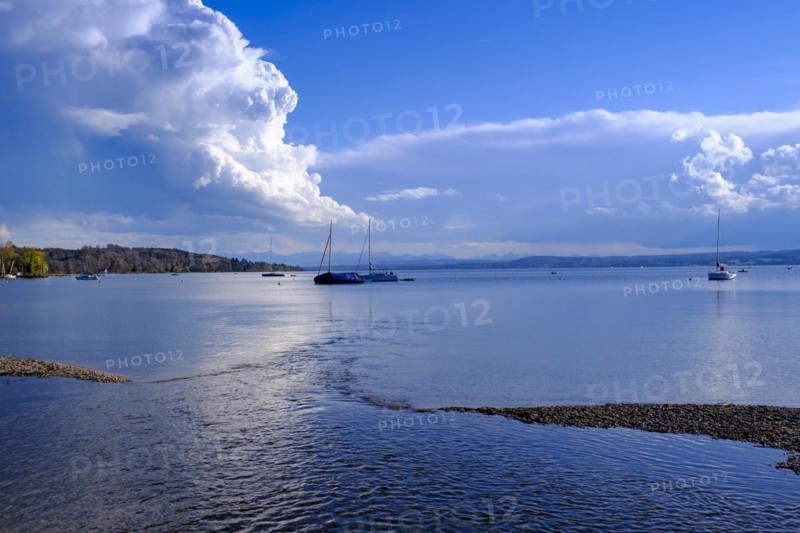 On the lakeside promenade